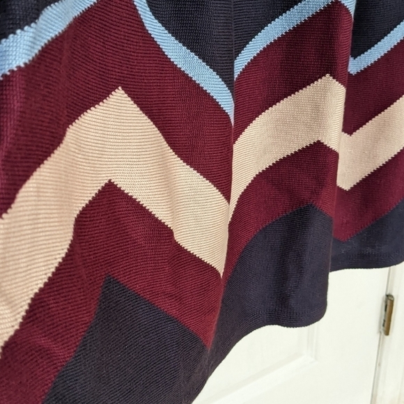 Vince Camuto Mock Neck knit Sweater Dress with Chevron pattern Small @D - Picture 3 of 12